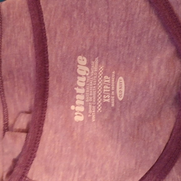 4 Old Navy Women's Shirts - Picture 5 of 10